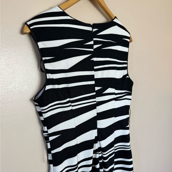 SALE! B/W Bisou Bisou Striped Sheath Dress Size 12 EUC - Picture 6 of 7